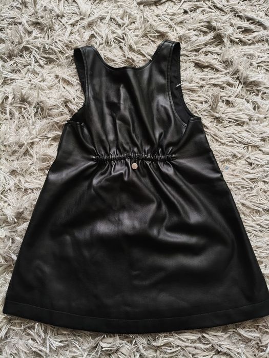 Чорний шкіряний сарафан Zara