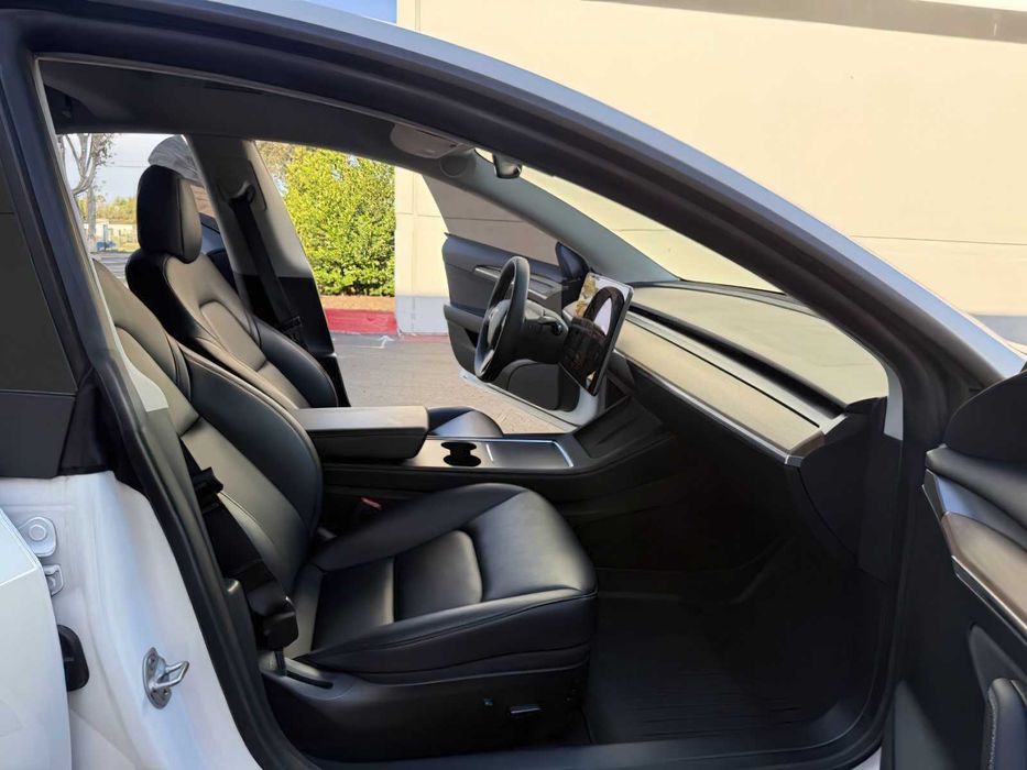Tesla Model 3      2022