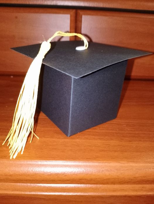 Сувенір прикраса коробка упаковка для подарунка на випускний