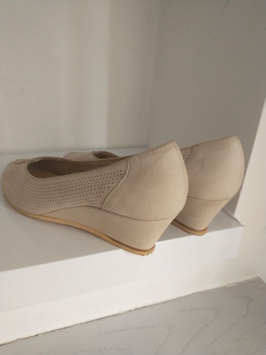 Czółenka na koturnie Salamander. Rozmiar 41. Rozmiar 7,5