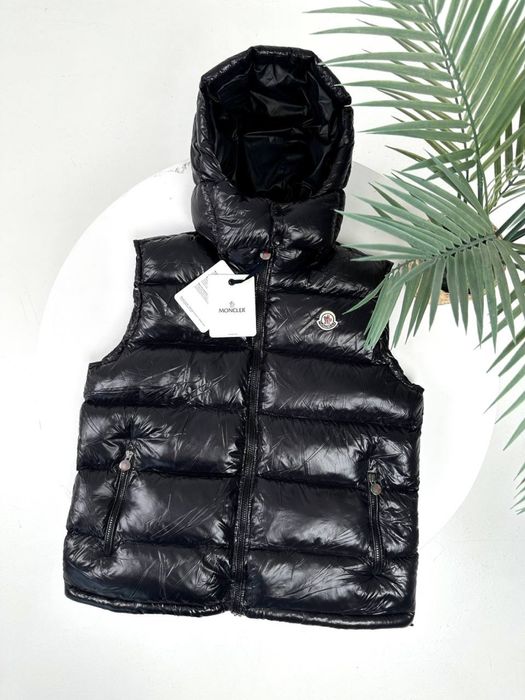 Жилетка Moncler чорна з капюшоном | пухова | нова
