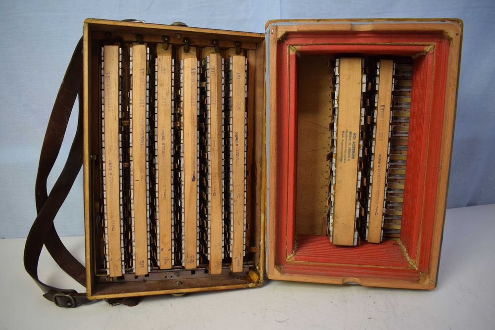 Acordeao Stradella Salas Italia. N 259