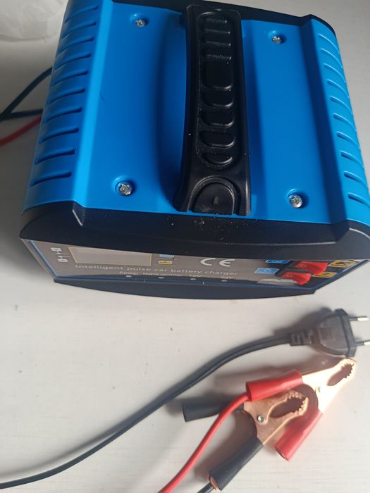 Интеллектуальное зарядное устройство для аккумуляторов 12V/24V (6A)