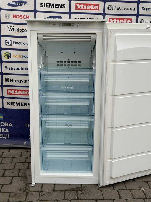 Морозильна камера б/в  ELECTROLUX 120/60/60 Білий No Frost #07656