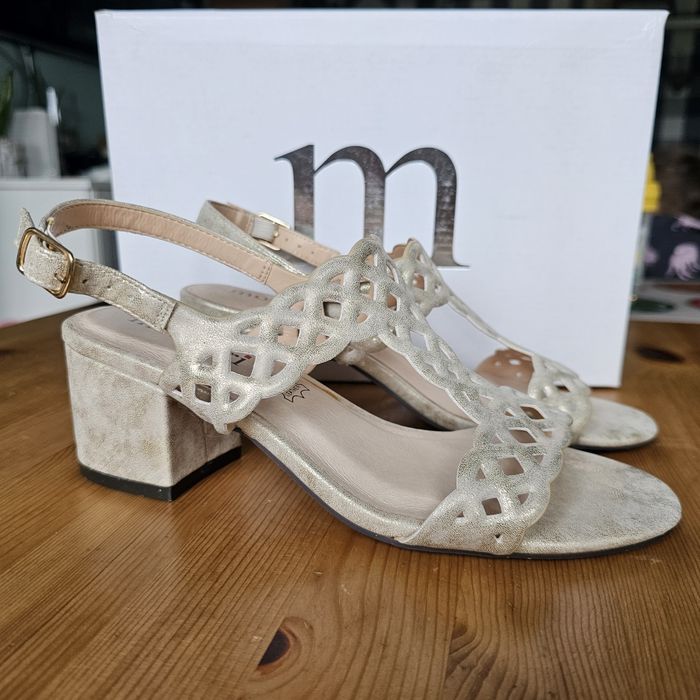 Buty zlote sandały na obcasie słupek r.37 MONNARI nowe