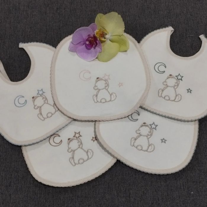 Babetes, fraldas e toalhas de banho