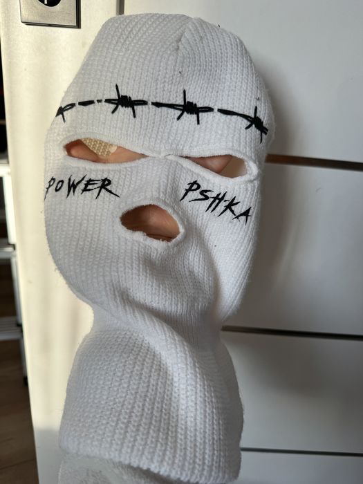 Біла шапка балаклава
