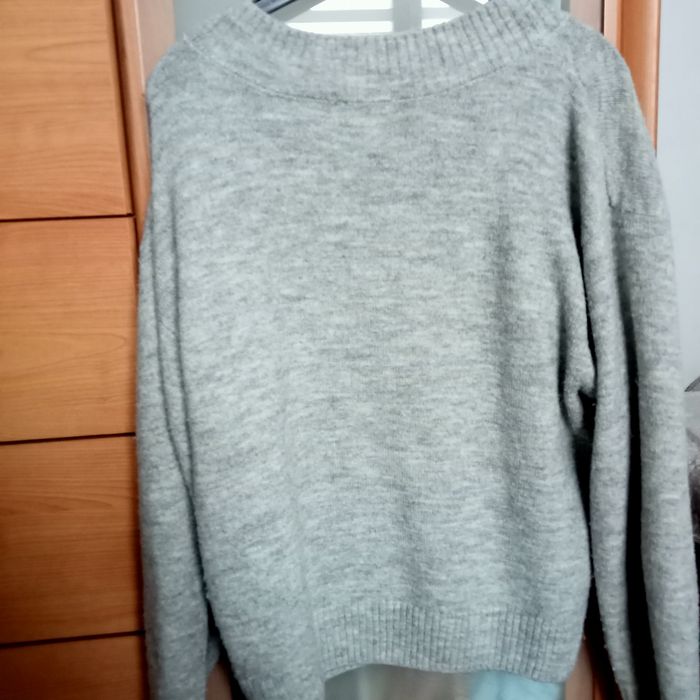 Sweter damski z dekoltem V H&M S