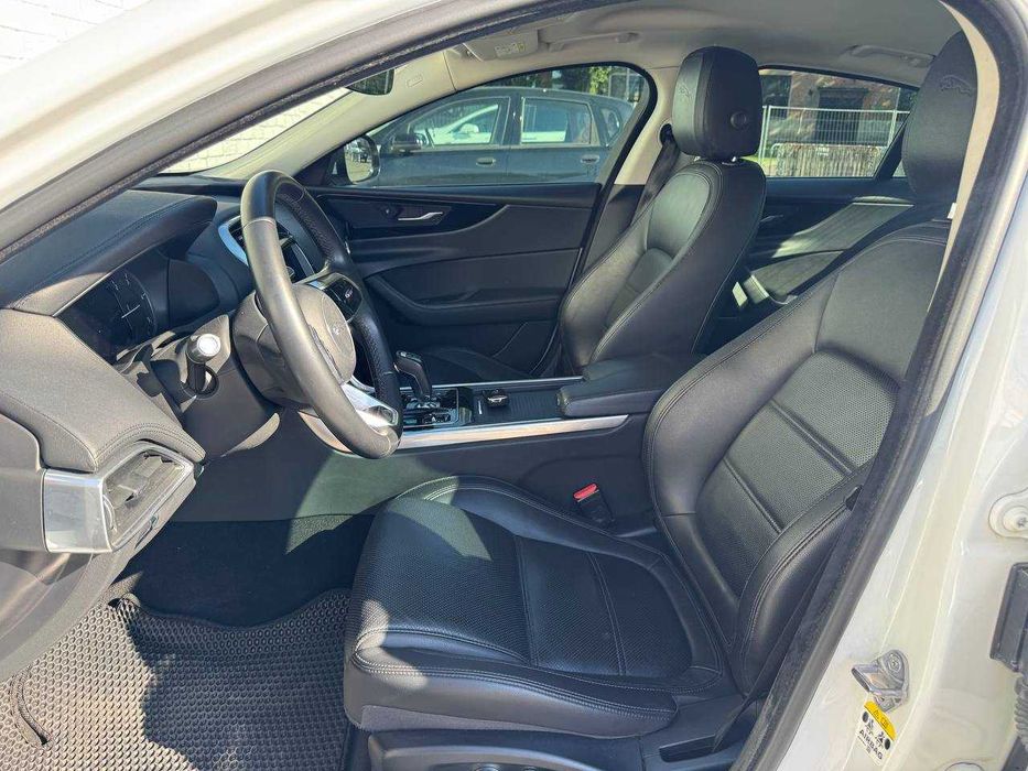 Jaguar XE 2020 р