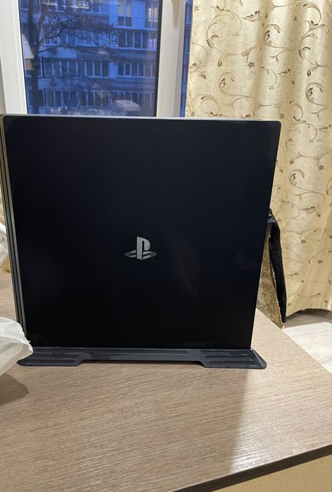 Playstation 4 Pro. З двома джойстиками