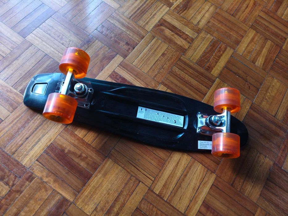 Skate pequeno para acrobacias