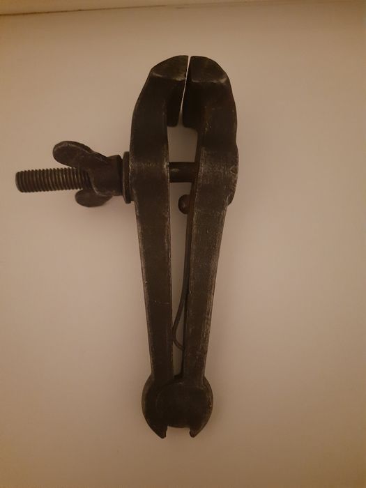 Продам тиски малые