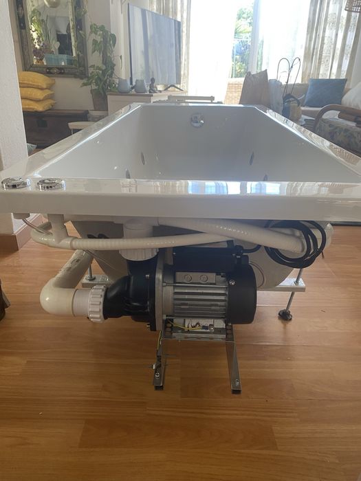 Por estrear, Banheira rect  170x75 Galaxy Hidro SCX D S/F + painel.