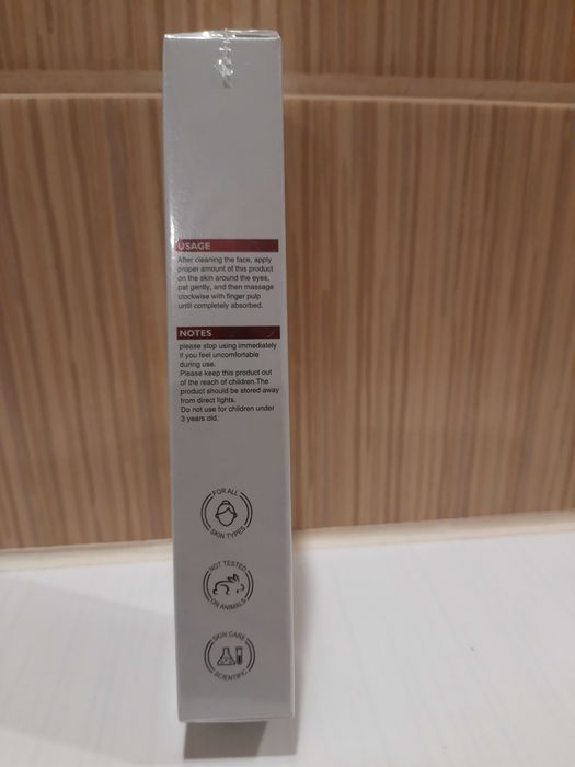 Krem pod oczy z olejkiem.