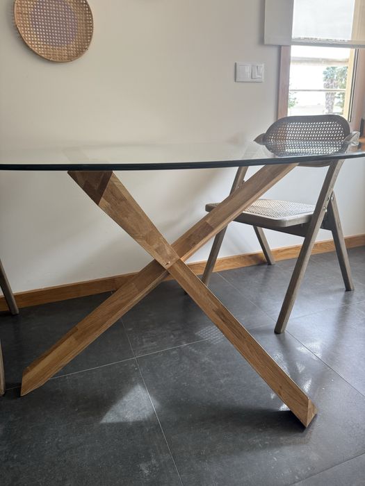 Mesa de jantar vidro e madeira