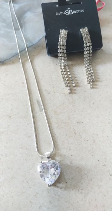 Brincos e colar Bijou Brigitte