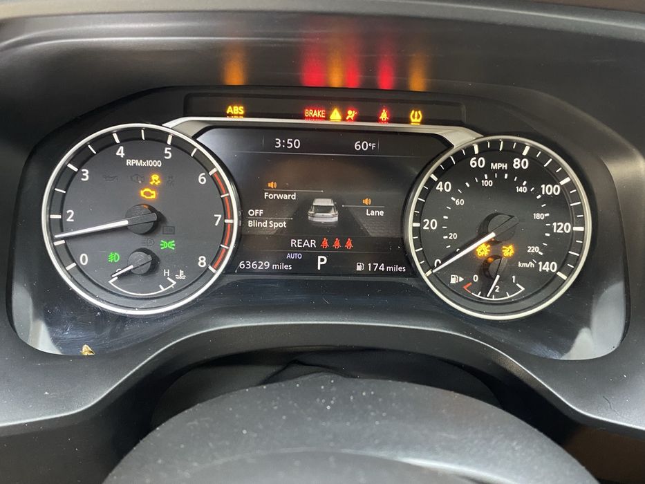 Салон , електроніка, музика Nissan Rogue t33 2021,