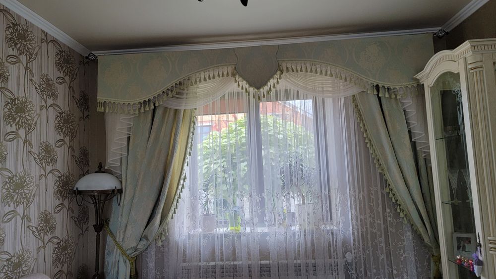 Продам штори  на два окна