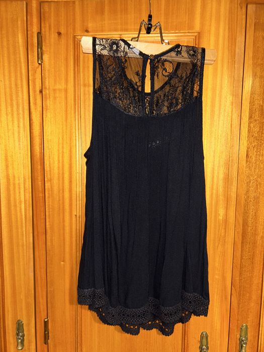 Vestido, blusa, macacão e vestido comprido