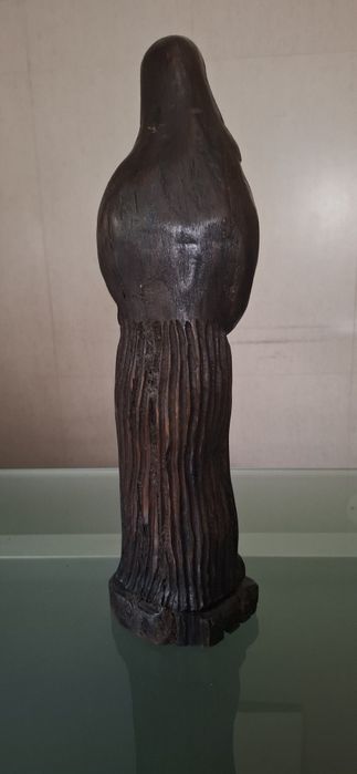 Estátua madeira esculpida