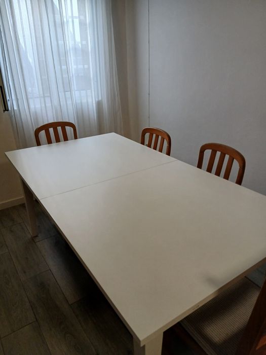 Mesa branca com extenção cozinha/sala