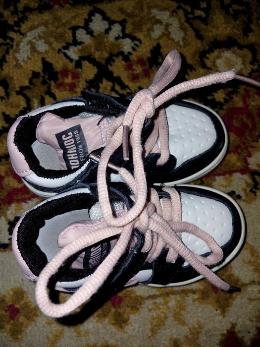 Кросівки для дівчинки 22 розміру