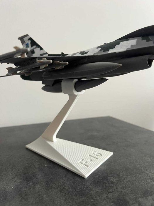 Модель винищувача F-16 Fighting Falcon (3D друк, ручний розпис)