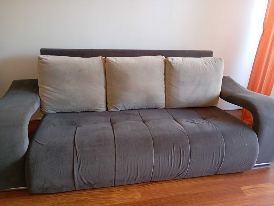 Sofá chaise long 3 lugares com puffs