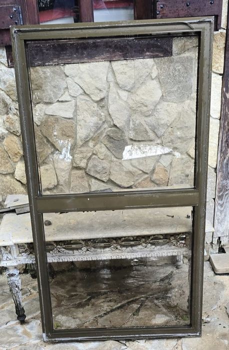 Janelas em alumínio cor bronze com vidro castanho