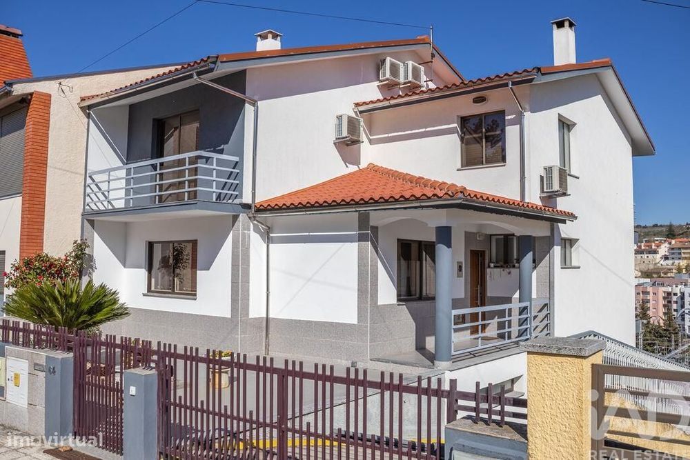 Casa / Villa T4 em Sé, Santa Maria e Meixedo de 200 m2