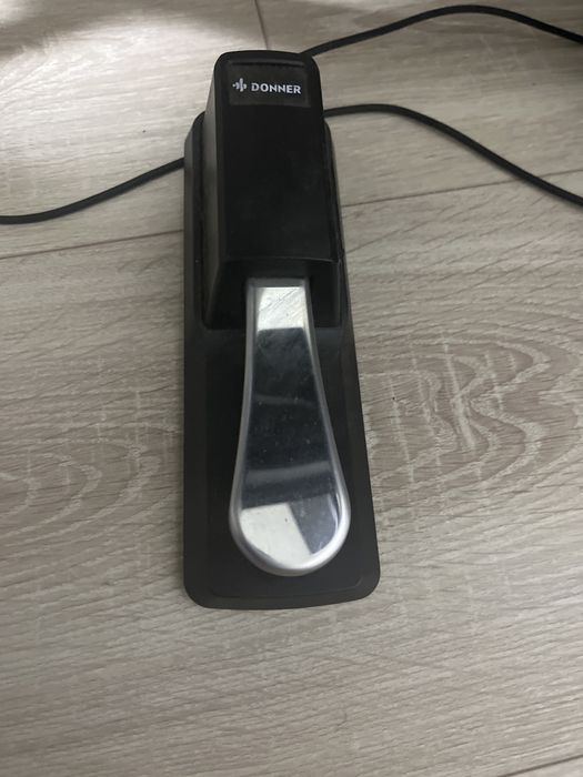 Piano Digital Donner DEP-20 - 88 teclas, pedal , fonte, livro , cabo