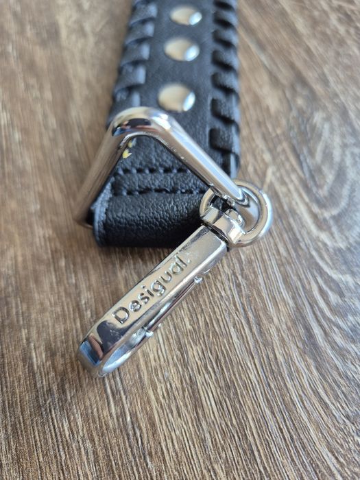 Krótki pasek do torebki z skóry ekologicznej z ćwiekami