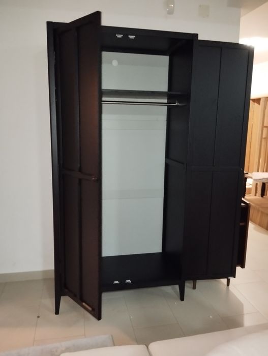 Móvel roupeiro/ armário