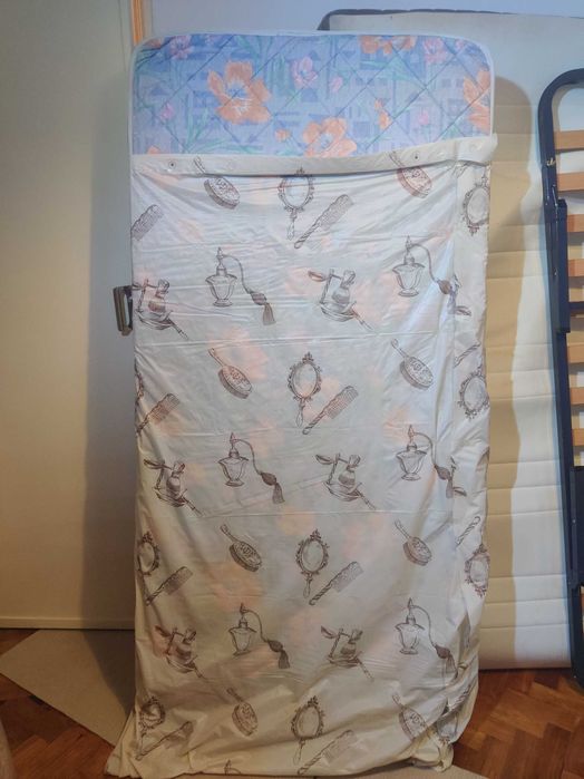 Conjunto Camas 188cmx88cm + Mesa cabeceira Pinho Mel + colchões