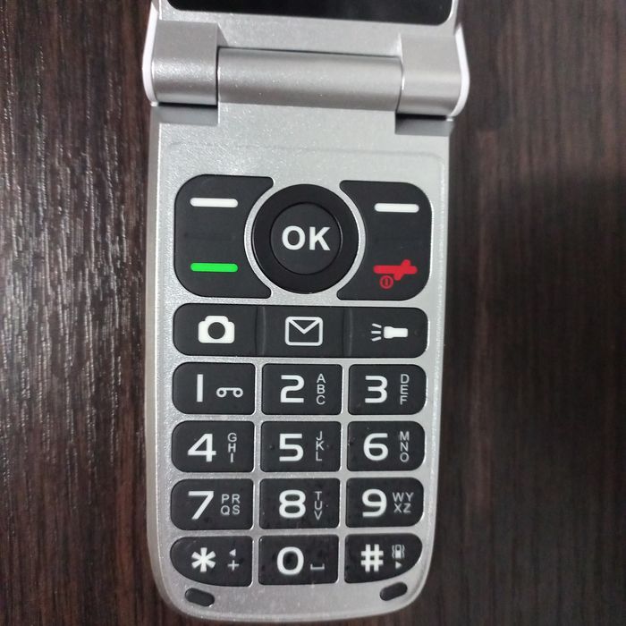 Мобільний телефон Brondi Magnum 4