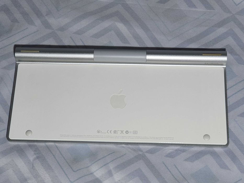 Teclado Apple / Mac /  sem fios / como novo ( muito pouco uso )64586274606081123