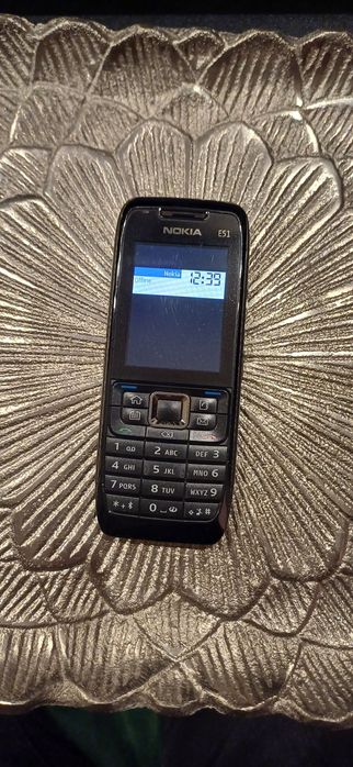 Telefon Nokia E51
