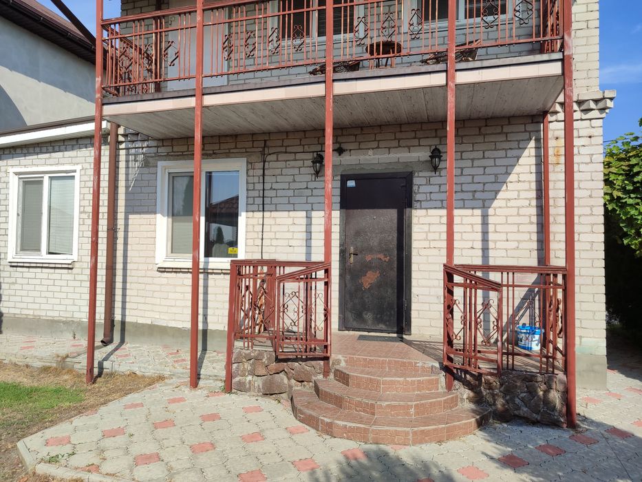 Продаж - двоповерховий дачний будинок з виходом до ріки с. Новоселівка