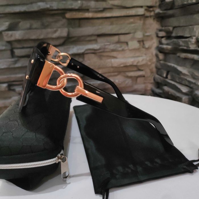 Nowe stylowe okulary przeciwsłoneczne z etui dla kobiet