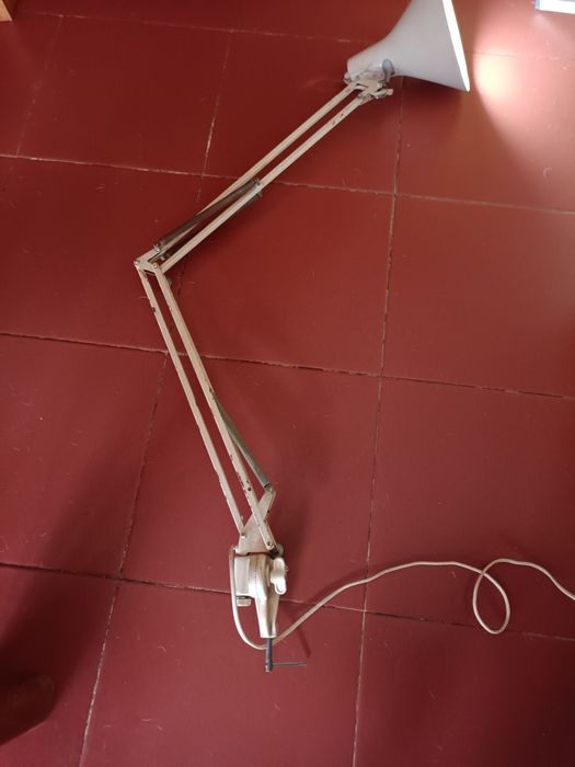 Candeeiro articulado