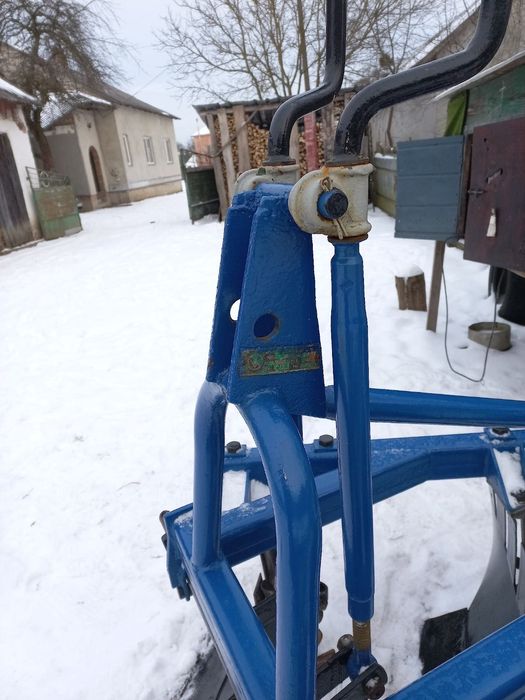 плуг трьох корпусний