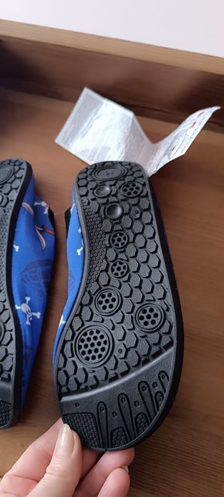 Buty do chodzenia w wodzie 35