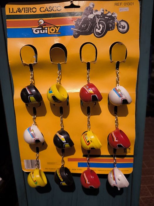 Cartaz de porta chaves de capacetes