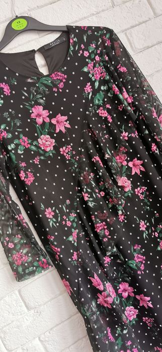 Sukienka w drobne kwiatuszki MOHITO