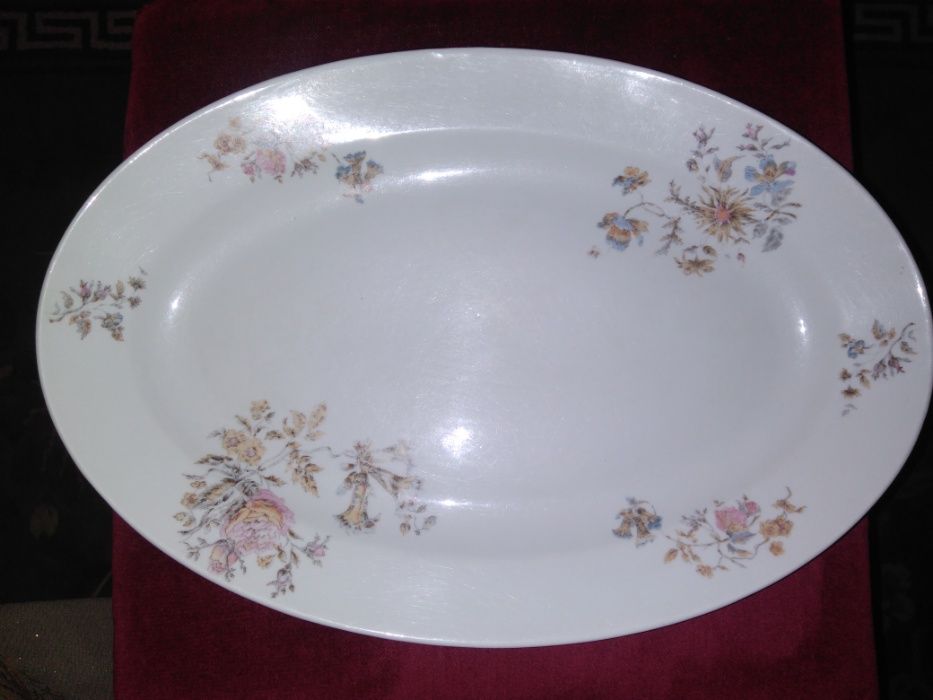 Блюдо. Фарфор.44 см на 31 см на 4 см. Деколь