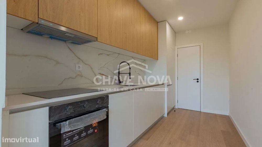 Apartamento T2 em Soares dos Reis CO — Mafamude E Vilar Do Paraíso, Porto