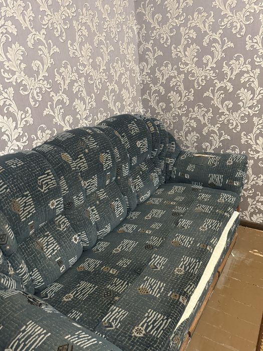 Віддаю диван безкоштовно