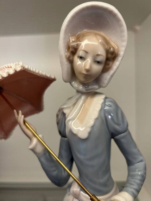 Lladró 4879 senhora com guarda sol