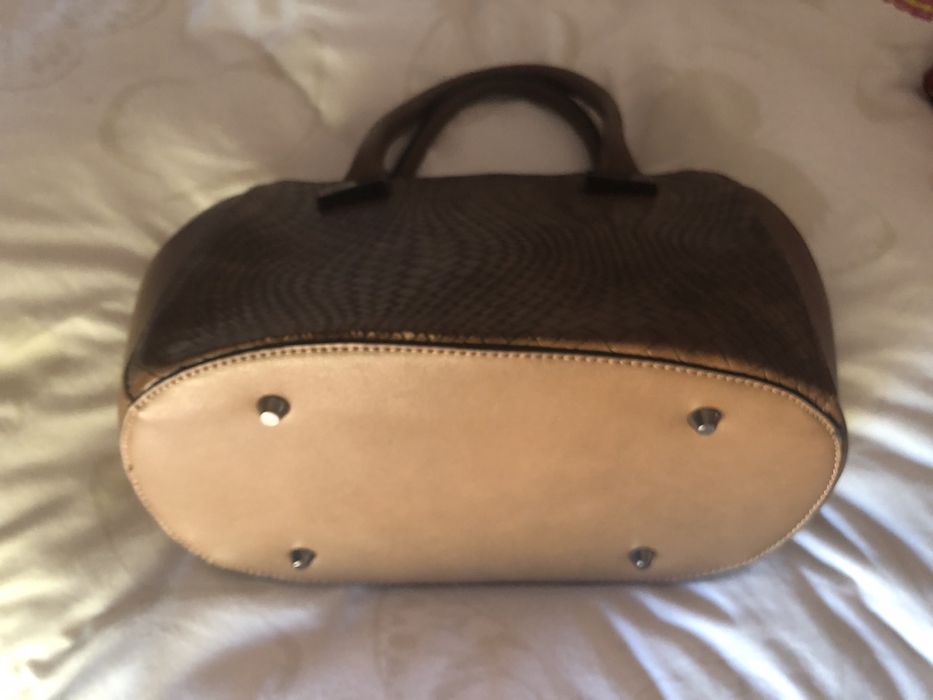 Carteira de mao castanha