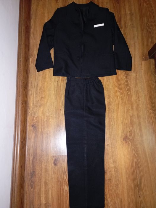 Garnitur spodnie marynarka chłopięce roz.8-9 lat